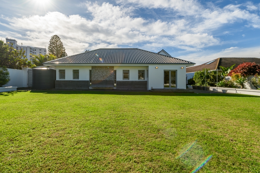 4 Bedroom Property for Sale in Summerstrand Eastern Cape